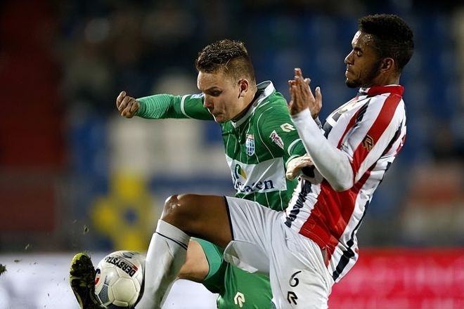 意外陷入低 意外陷入低