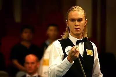 仅勾起了球 仅勾起了球