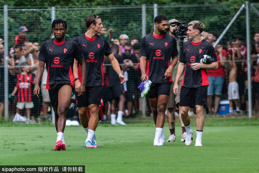 斯塔卡夺冠站上第八 劳瑞进入前十